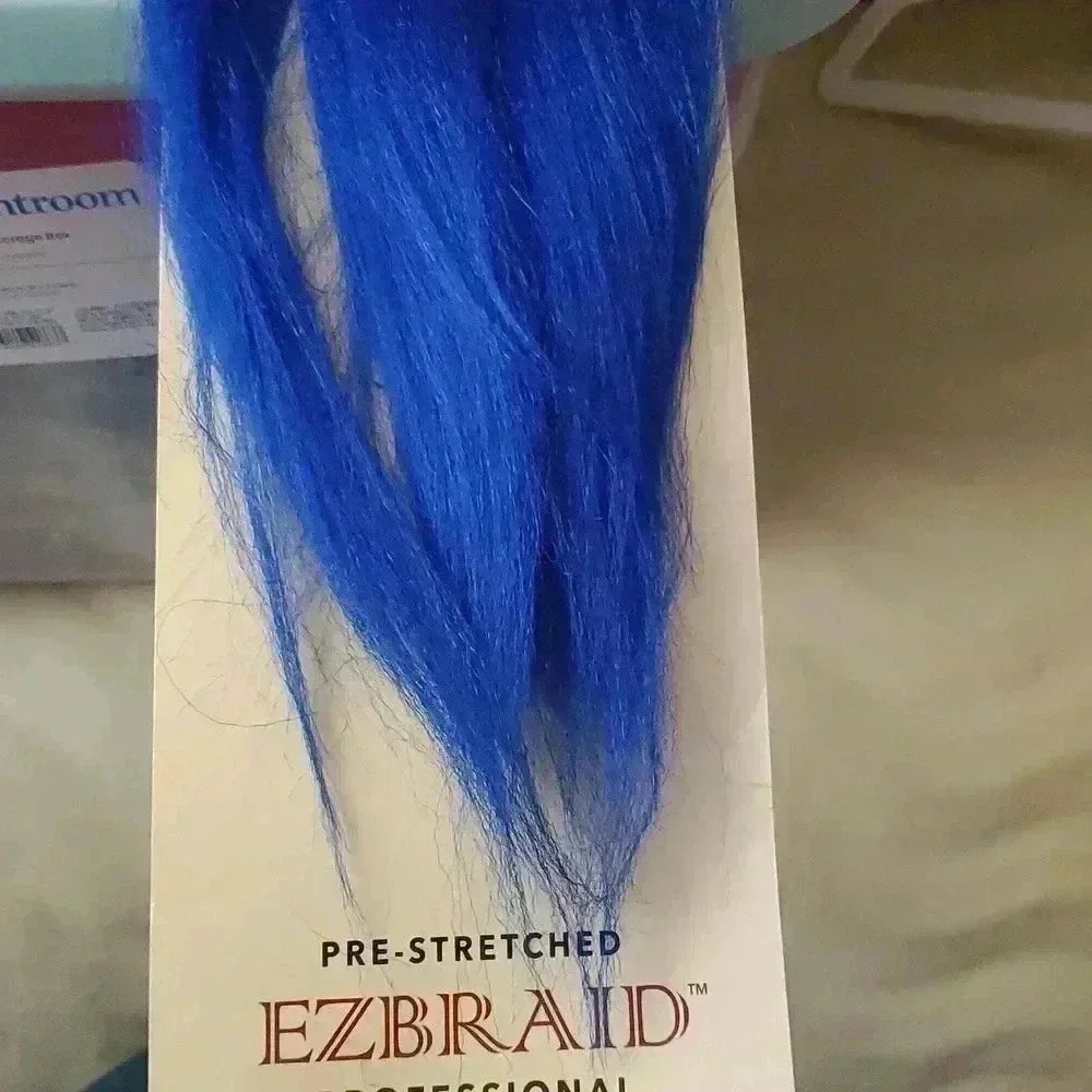 Ezbraid fiber hair color is blue